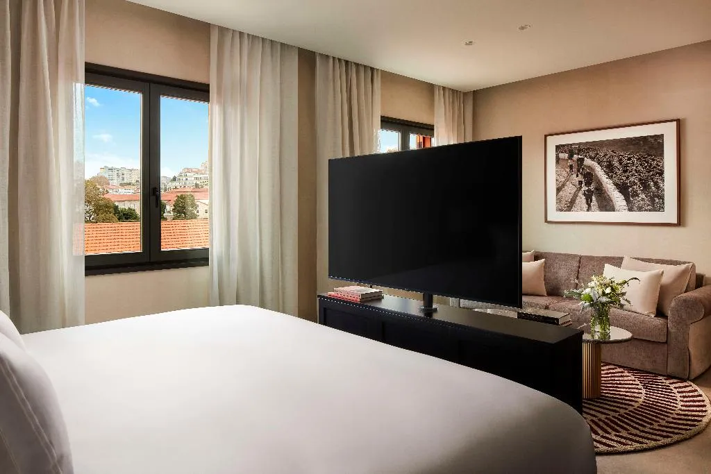 JUNIOR SUITE WITH VIEWS Room, Tivoli Kopke Porto Gaia Hotel, Porto