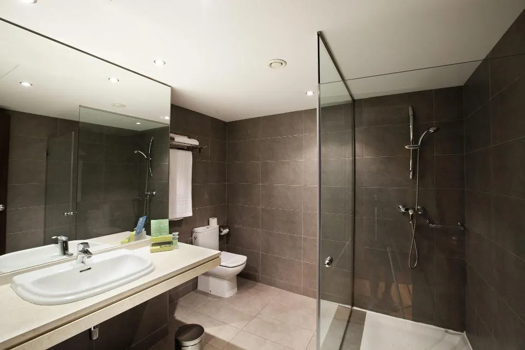 TRIPLE DELUXE Room, Hotel Concordia Barcelona, Barcelona