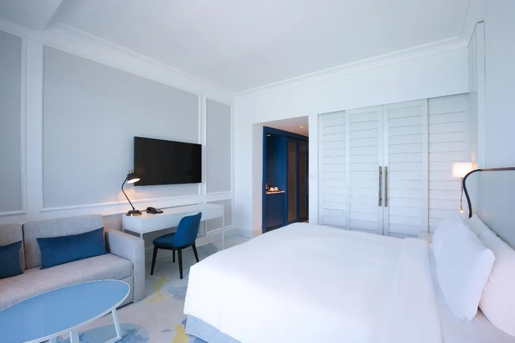 SINGLE LUXURY Room, Sofitel Dubai Jumeirah Beach, Dubai