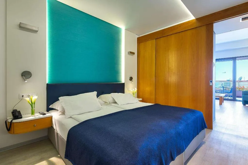 Room, The Views Monumental, Madeira