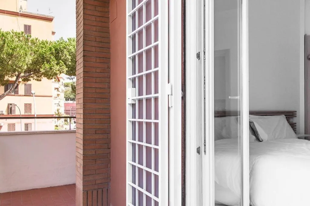 Room, B&B Jonio Roma, Rome