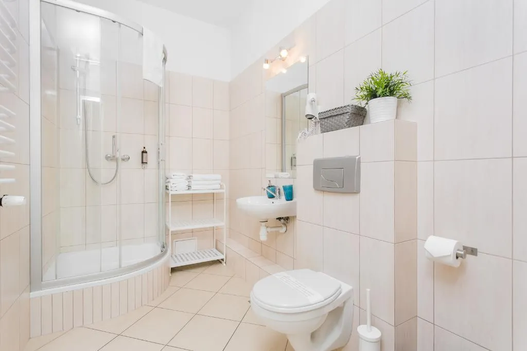 STUDIO CAPACITY 3 Room, Barbican House Apartments, Krakow