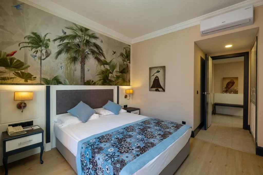 FAMILY ROOM LAND VIEW Room, Crystal Paraiso Aqua Collection, Antalya