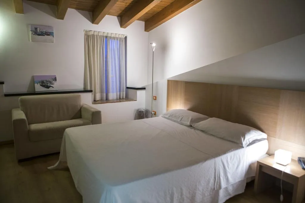 Room, Locanda Al Moro, Catania