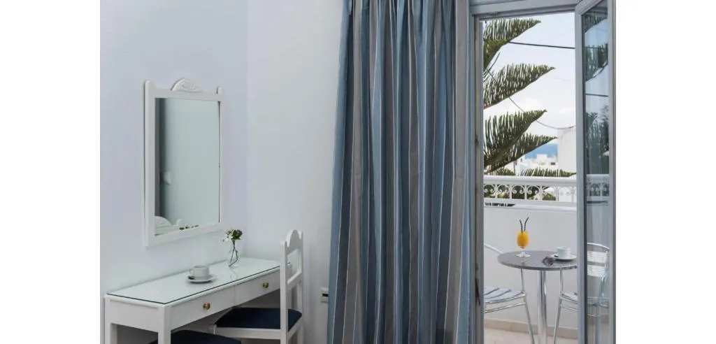 TRIPLE STANDARD Room, Hotel Glaros, Santorini