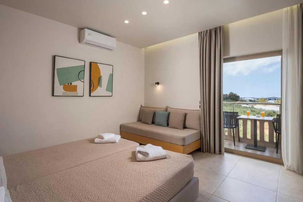 Room, Petritos Rooms And Studios, Crete