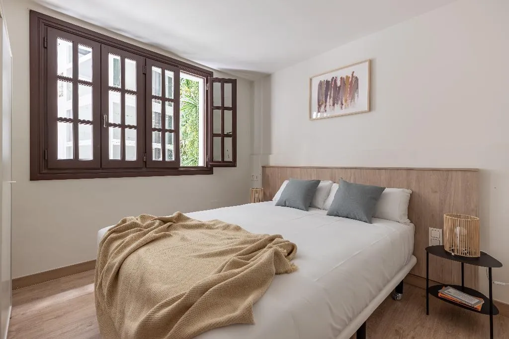 APARTMENT CAPACITY 7 THREE BEDROOMS Room, Libere Malaga la Merced, Costa Del Sol