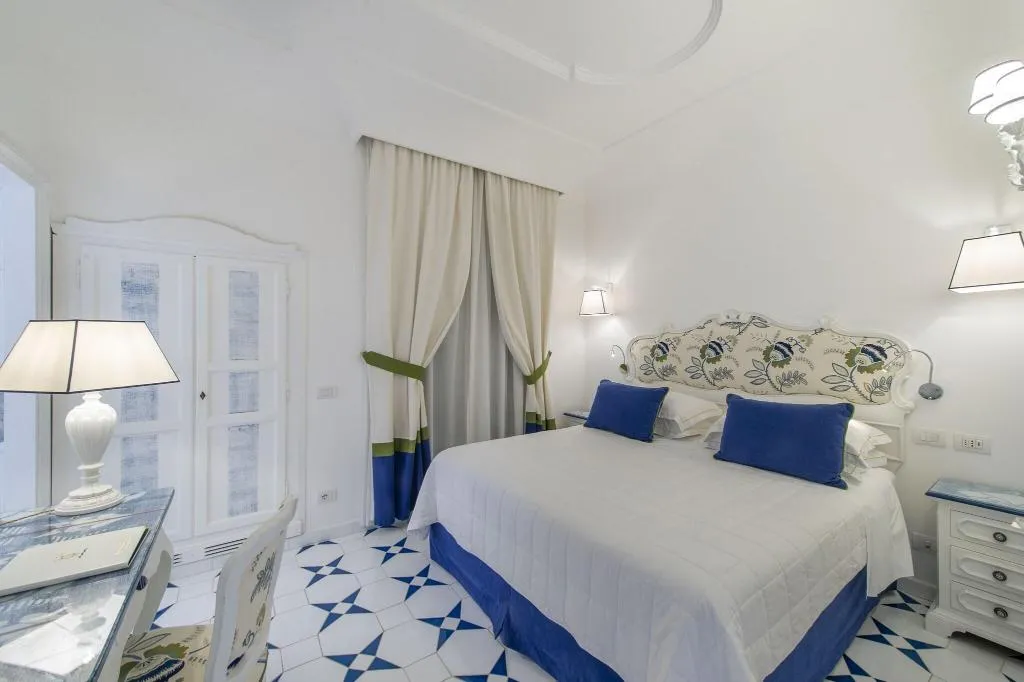 DOUBLE QUEEN SIZE BED Room, Hotel Onda Verde, Naples