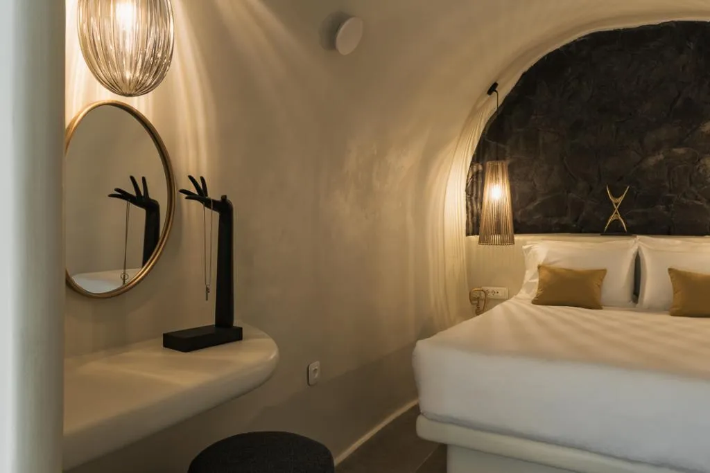 JUNIOR SUITE WITH JACUZZI Room, Aeon Suites by Mr and Mrs White, Santorini