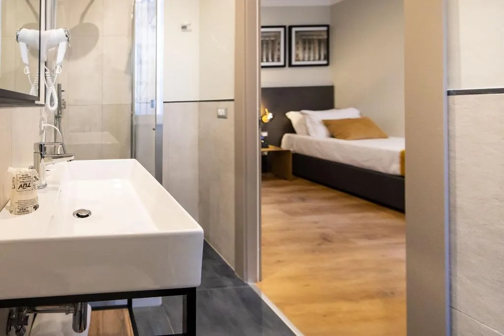 SINGLE COMFORT Room, The Cross, Rome