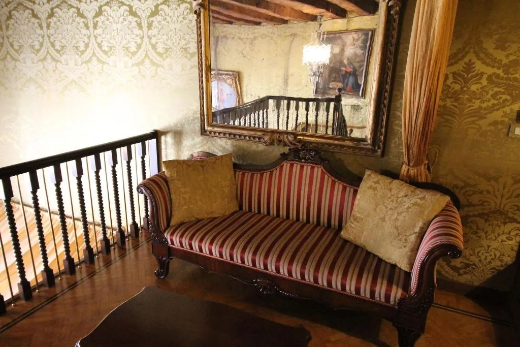 Room, Palazzo Abadessa, Venice