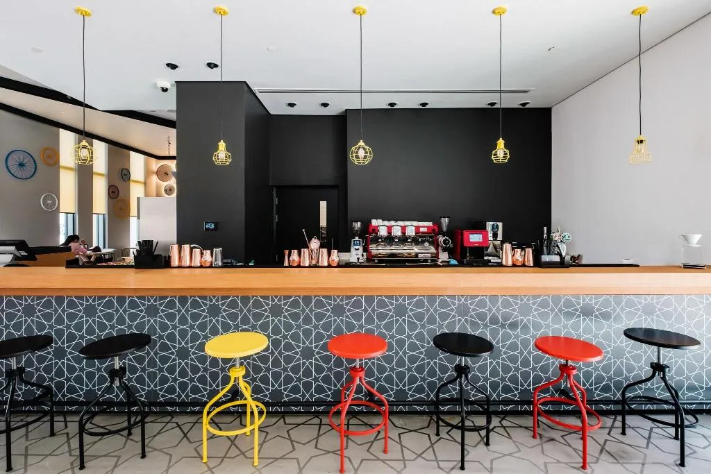 Bar, Hampton by Hilton Dubai Al Seef, Dubai