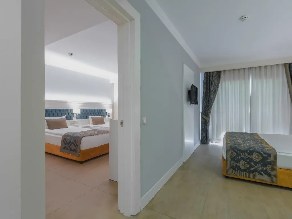 FAMILY ROOM TWO BEDROOMS ONE BATHROOM Room, Dream World Palace Hotel, Antalya