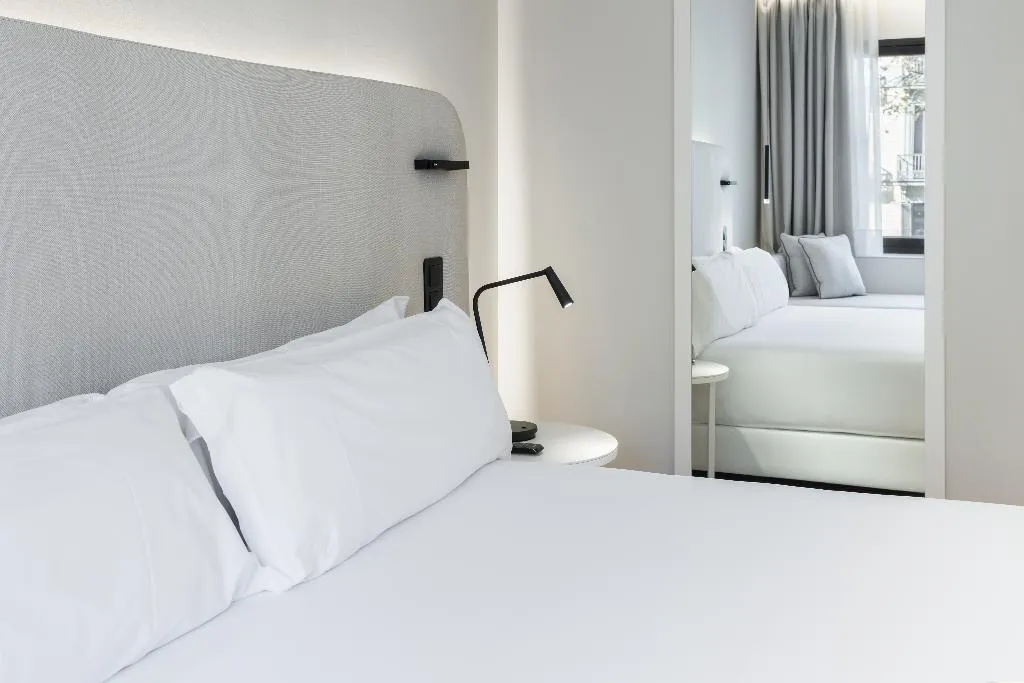 Room CITY VIEW ONE BEDROOM Room, Royal Ramblas, Barcelona