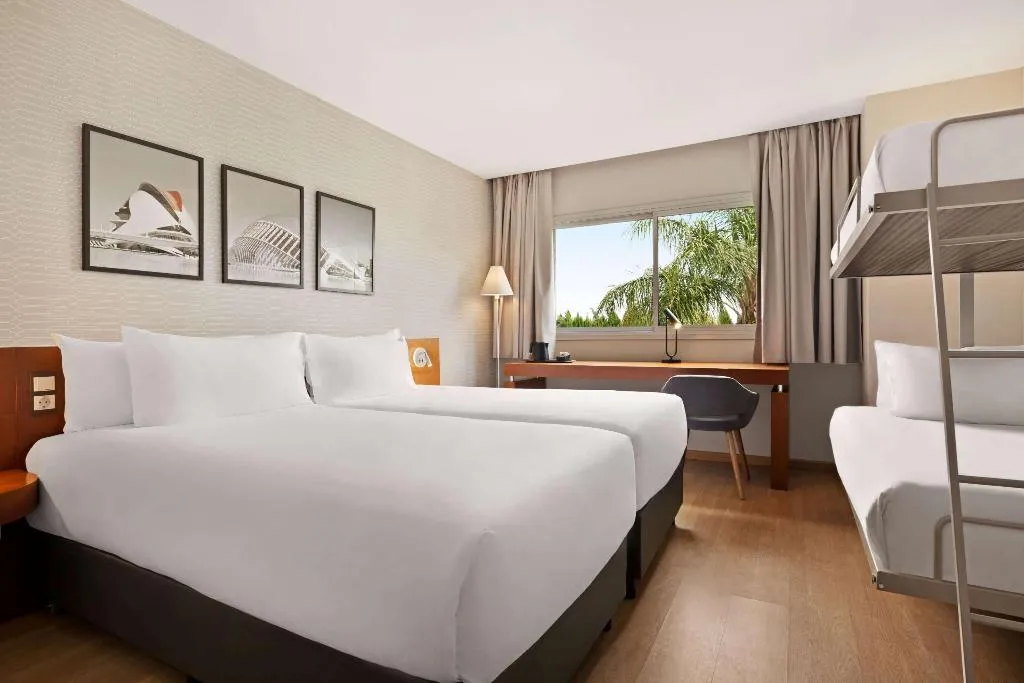FAMILY ROOM POOL VIEW Room, Ramada by Wyndham Valencia Almussafes, Valencia