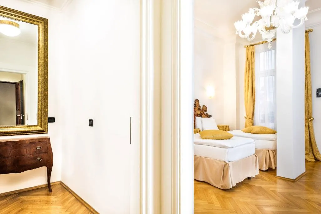 QUADRUPLE STANDARD Room, Charles Bridge Palace, Prague