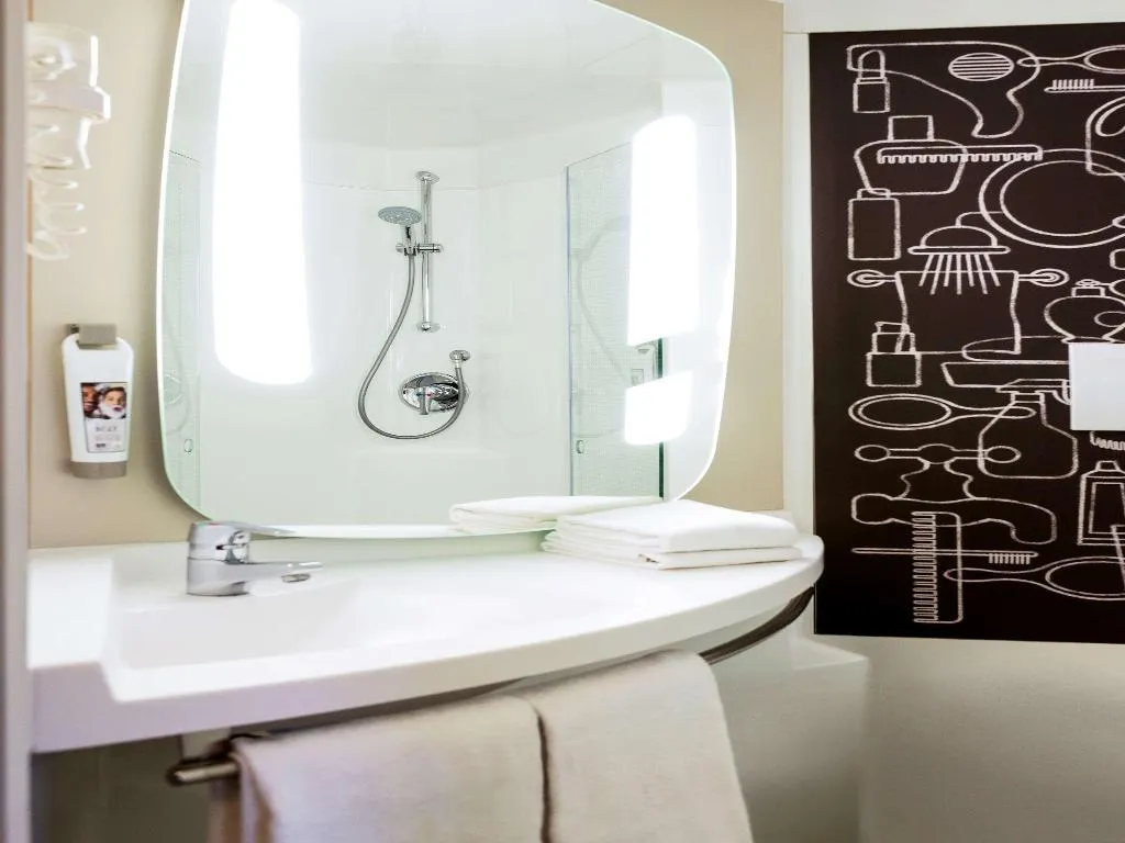 TWIN STANDARD Room, Ibis Amsterdam Centre Stopera, Amsterdam