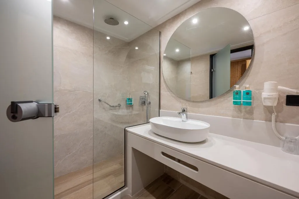 SUITE ONE BEDROOM TWO BATHROOMS Room, Royal & Imperial Belvedere Resort, Crete