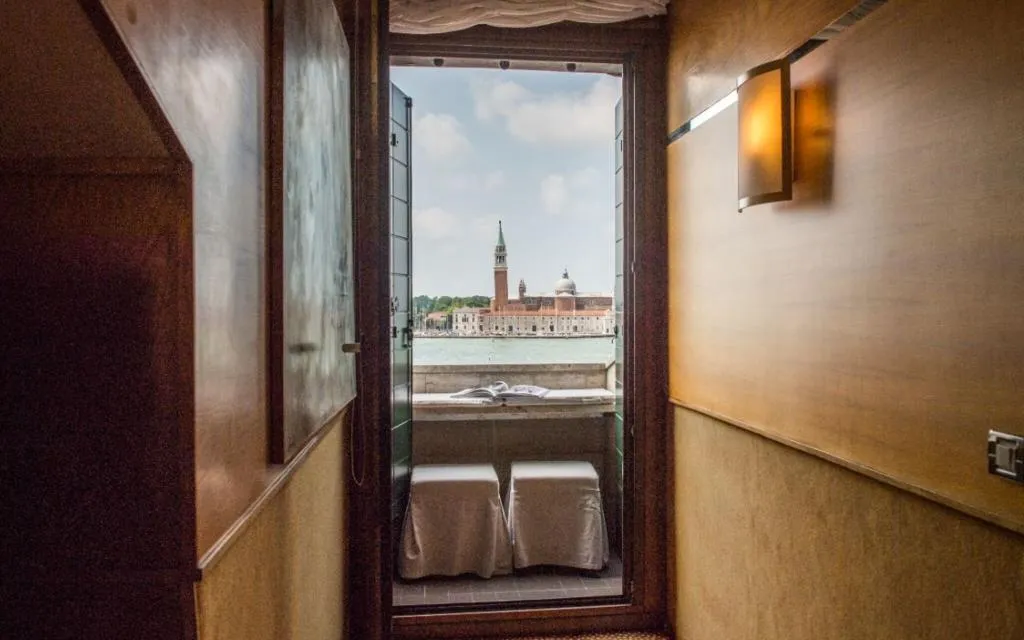 JUNIOR SUITE LAGOON VIEW Room, Metropole Venezia, Venice