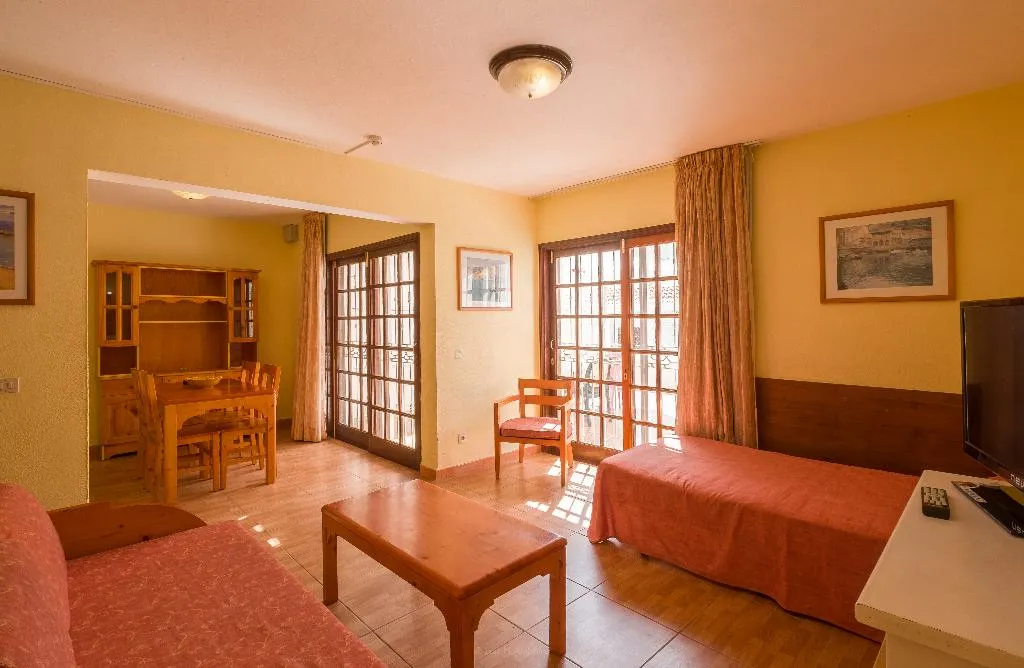 APARTMENT CAPACITY 6 TWO BEDROOMS Room, Tinerfe Garden, Tenerife
