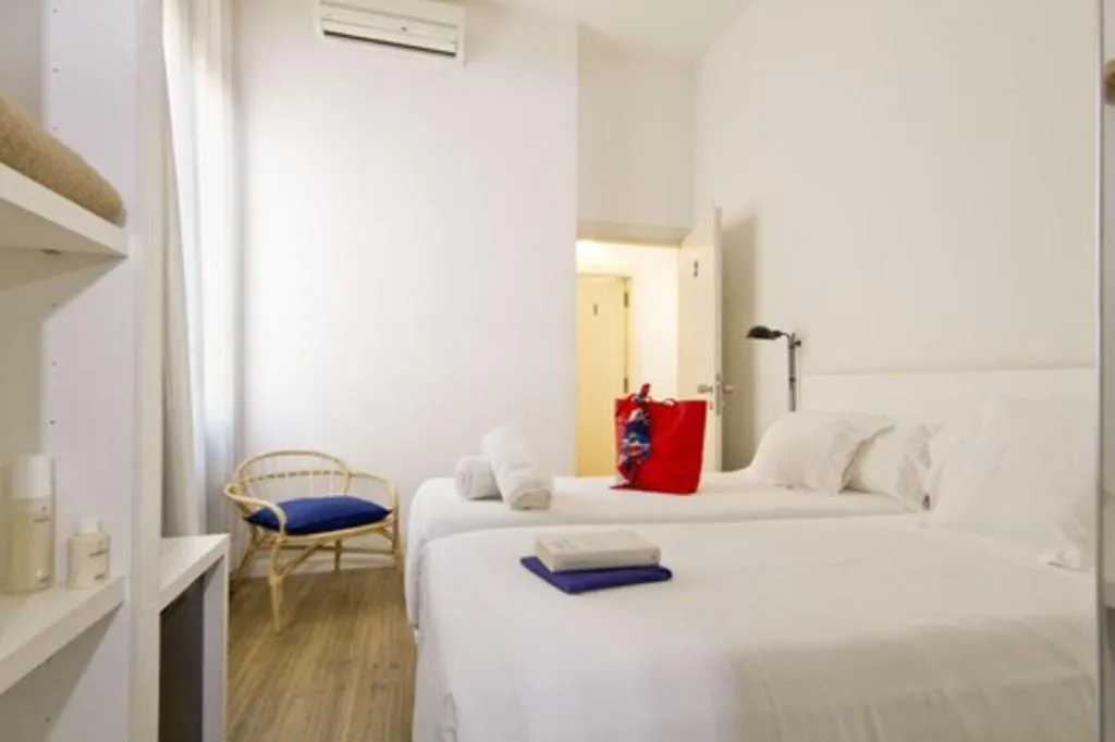 Room, Som Nit Born, Barcelona