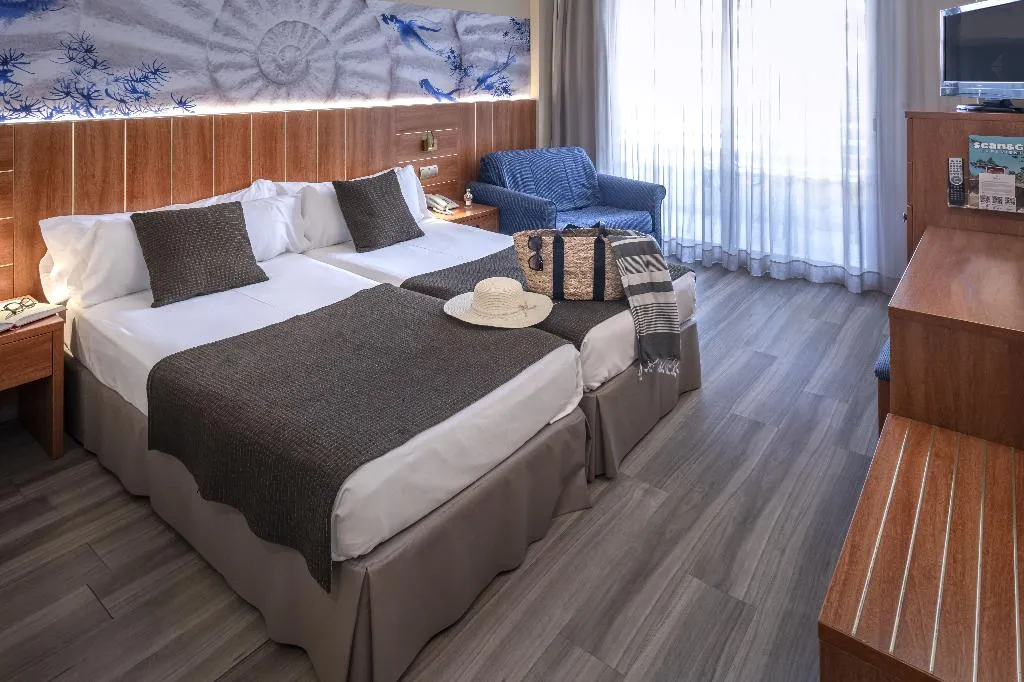 DOUBLE WITH BALCONY Room, GHT Aquarium & Spa, Costa Brava