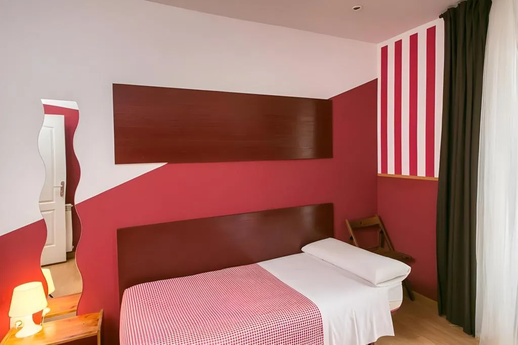 Room, La Casa De La Plaza, Madrid