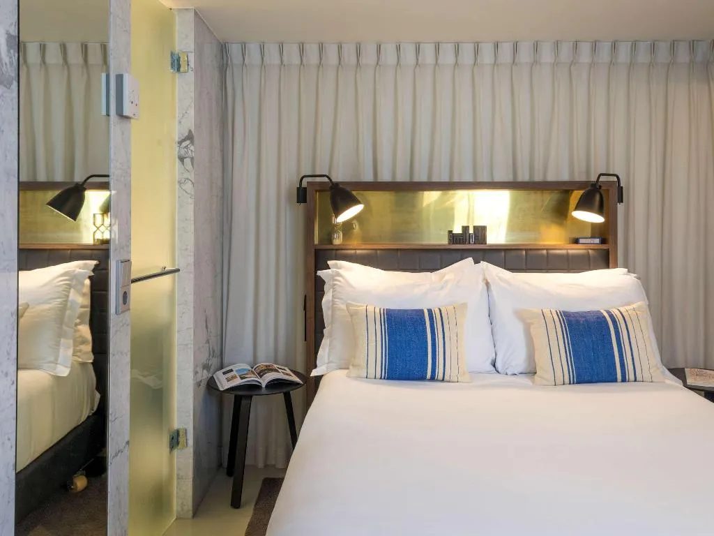 DOUBLE CLASSIC QUEEN BED Room, Ink Hotel Amsterdam - MGallery Collection, Amsterdam