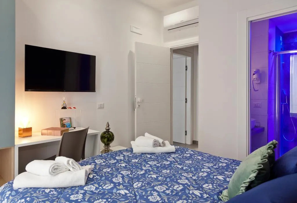 DOUBLE WITH BALCONY Room, Domus Schilizzi Guesthouse, Naples