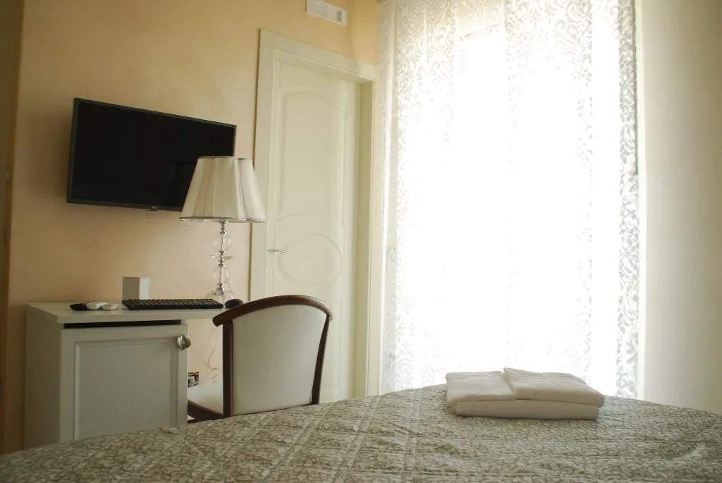 DOUBLE DELUXE Room, Daphnae House, Catania