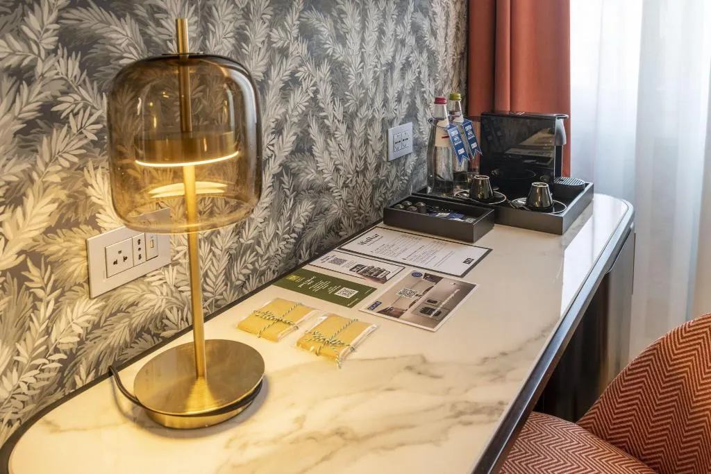 SUITE QUEEN SIZE BED Room, H10 Palazzo Galla, Rome
