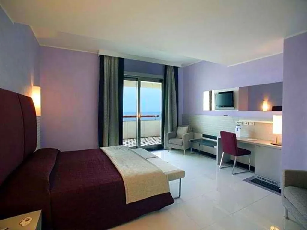 DOUBLE SINGLE USE SUPERIOR SEA VIEW Room, Grand Hotel Salerno, Naples