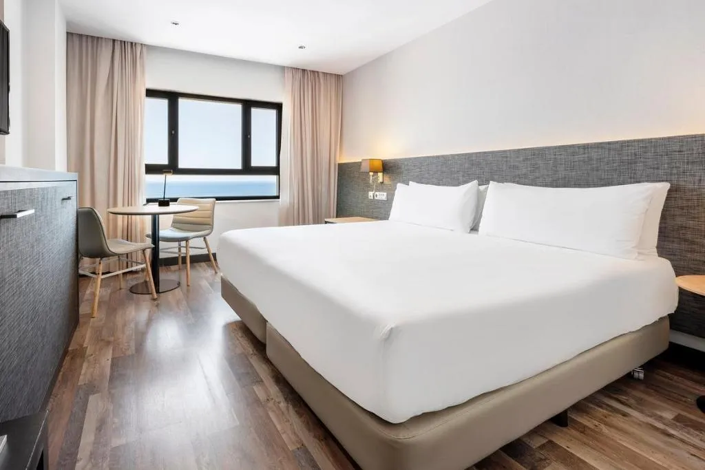 TRIPLE SEA VIEW Room, Hotel Cádiz Paseo del Mar, Affiliated by Meliá, Costa De La Luz