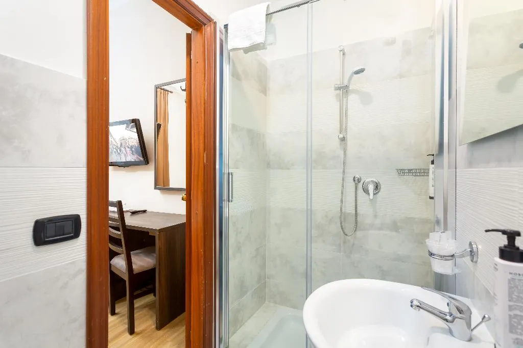 DOUBLE STANDARD Room, Basilea, Florence