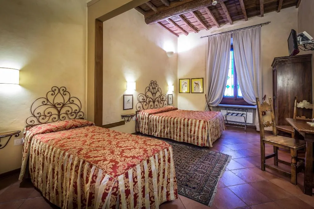 QUADRUPLE STANDARD Room, Mario's, Florence