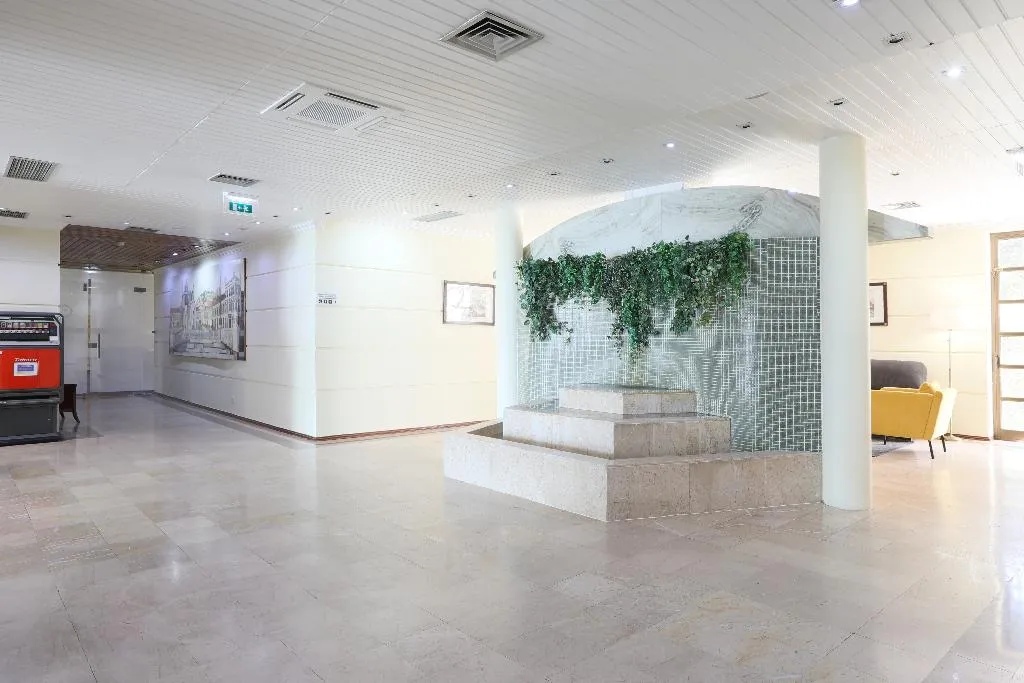 Lobby, D. Luis - Coimbra, Porto