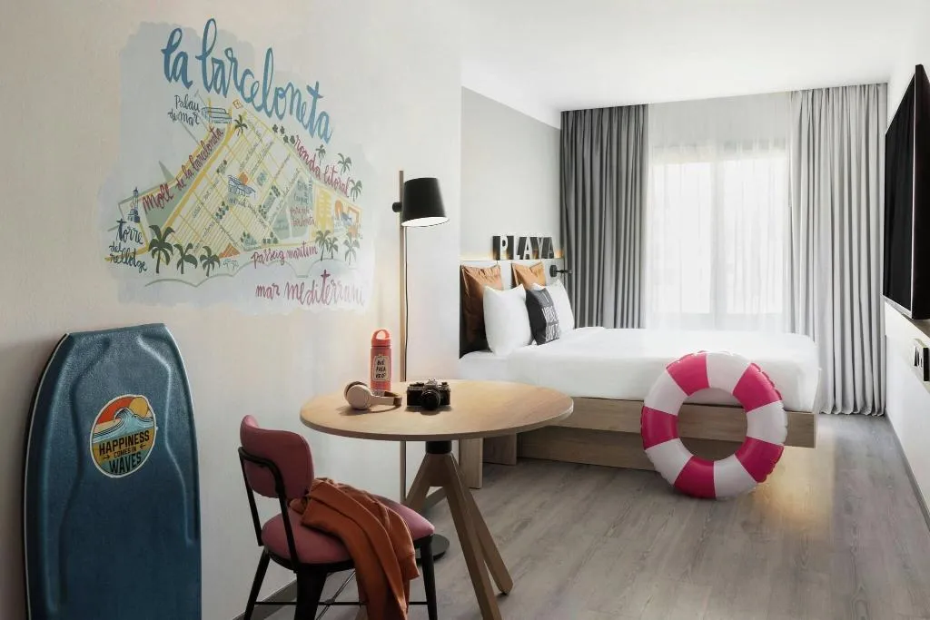 DOUBLE CITY VIEW QUEEN BED Room, Moxy Barcelona, Barcelona
