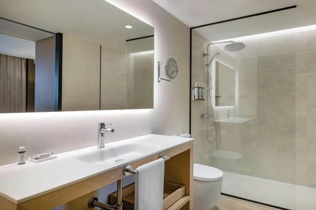 DOUBLE PREMIUM WITH VIEWS Room, AC Barcelona Victoria Suites, Barcelona