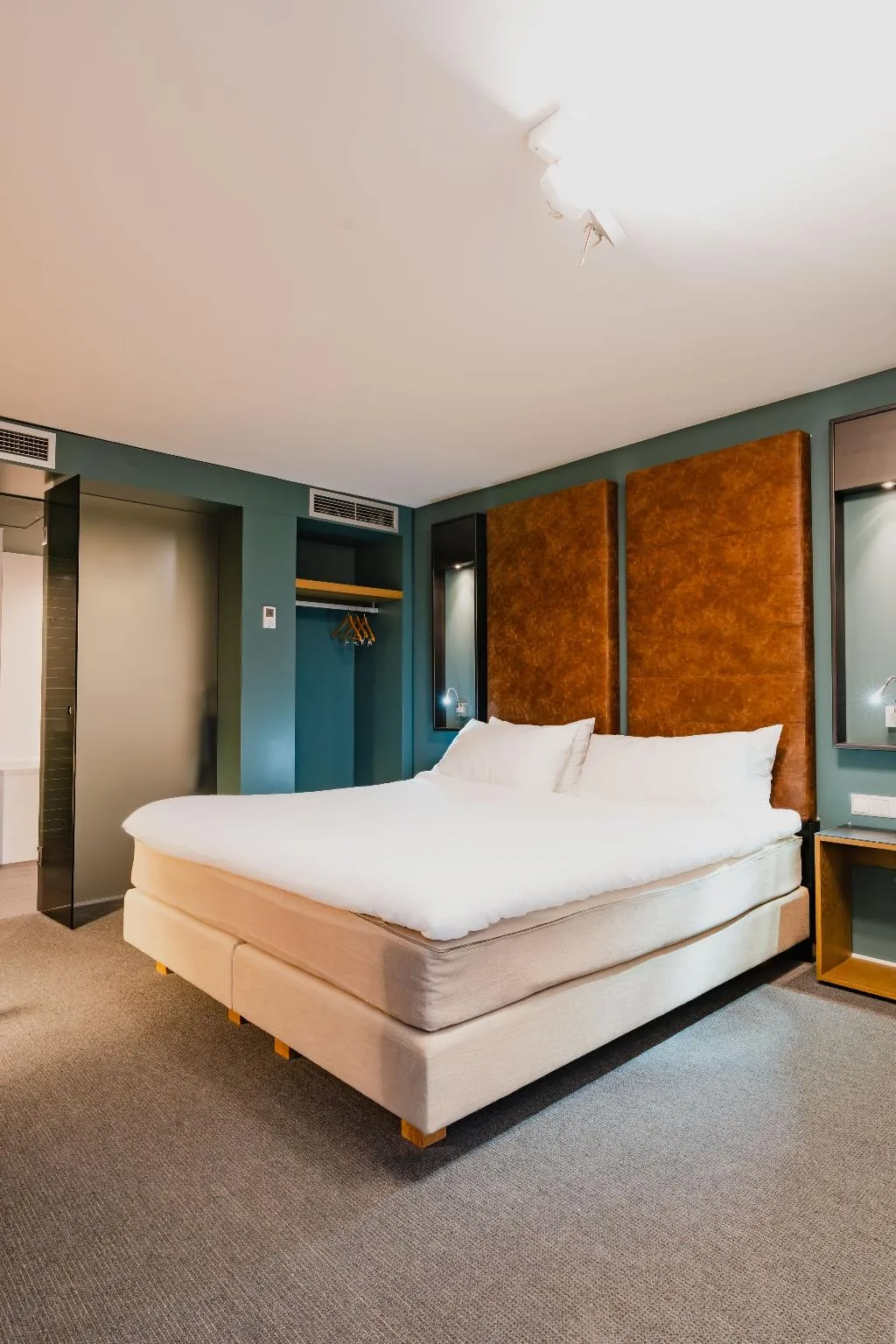 Room, Hotel De Hallen, Amsterdam