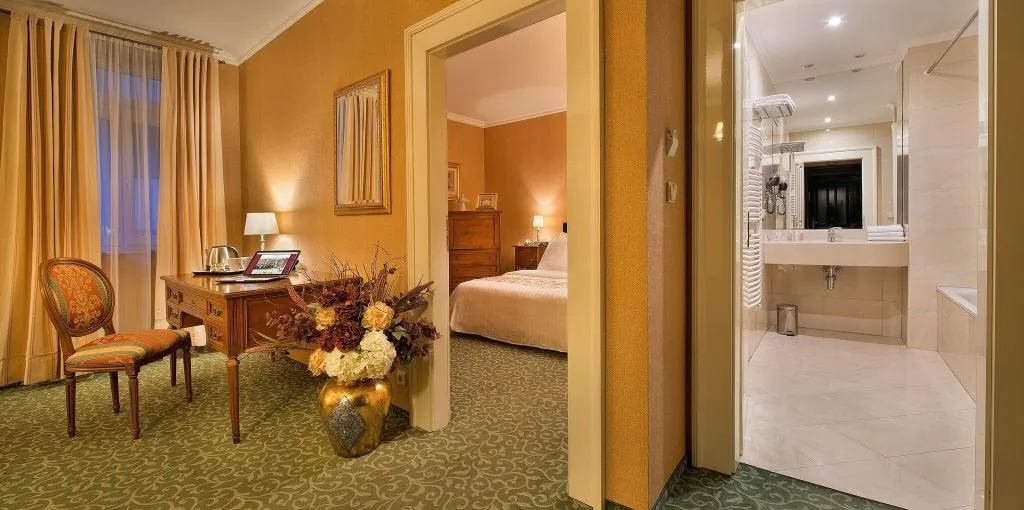 SUITE THREE BEDS Room, Angelis Hotel Prague, Prague
