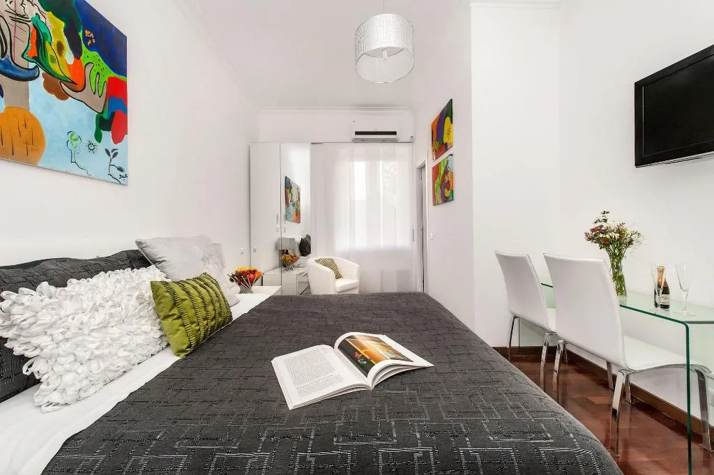 Room, Volver Da Laura E Dina, Naples