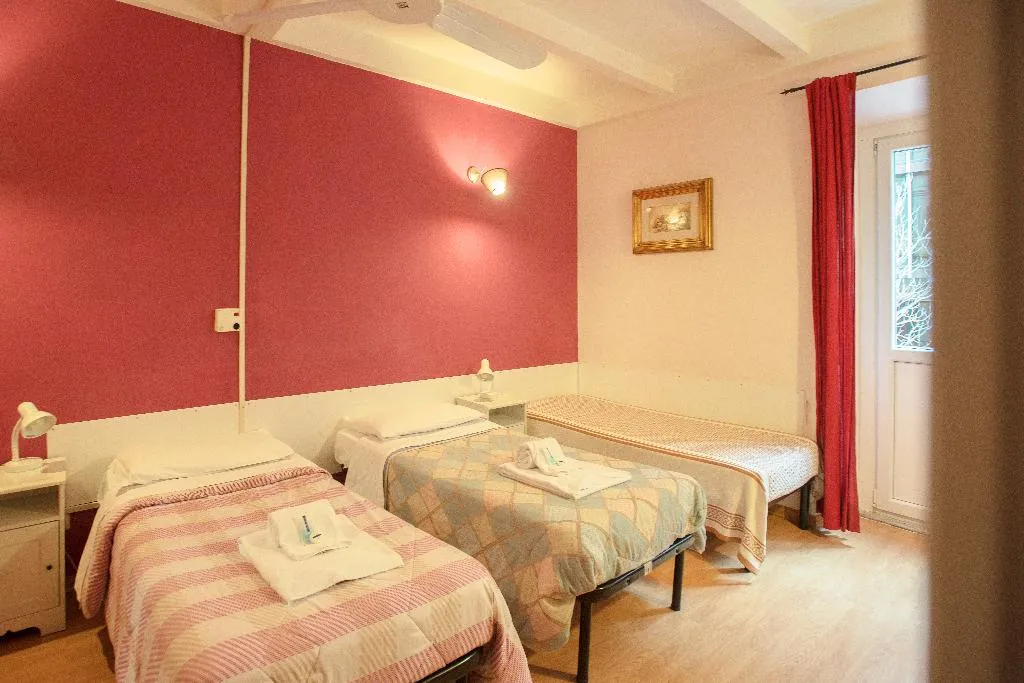 TRIPLE WITH SHARED BATHROOM Room, Gialel B&b, Rome