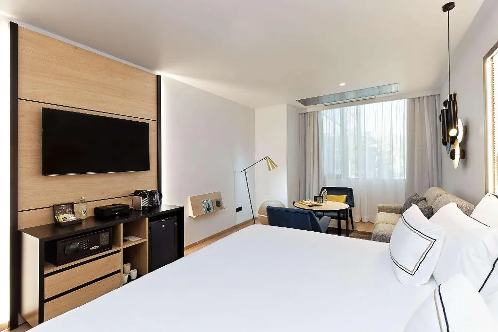 TRIPLE STANDARD Room, Melia Avenida America, Madrid