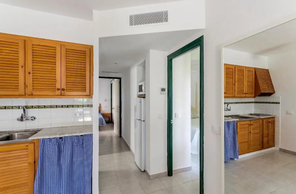 APARTMENT TWO BEDROOMS WITH AIR CONDITIONING Room, Las Brisas I & II, Menorca