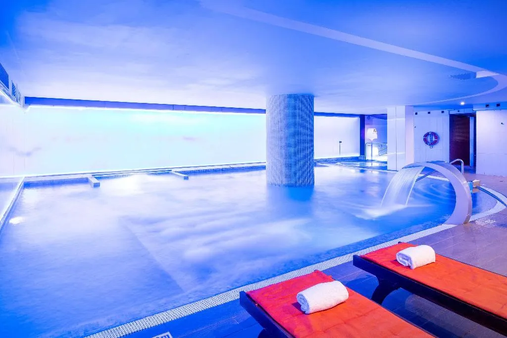Sports and Entertainment, Alexandre La Siesta, Tenerife