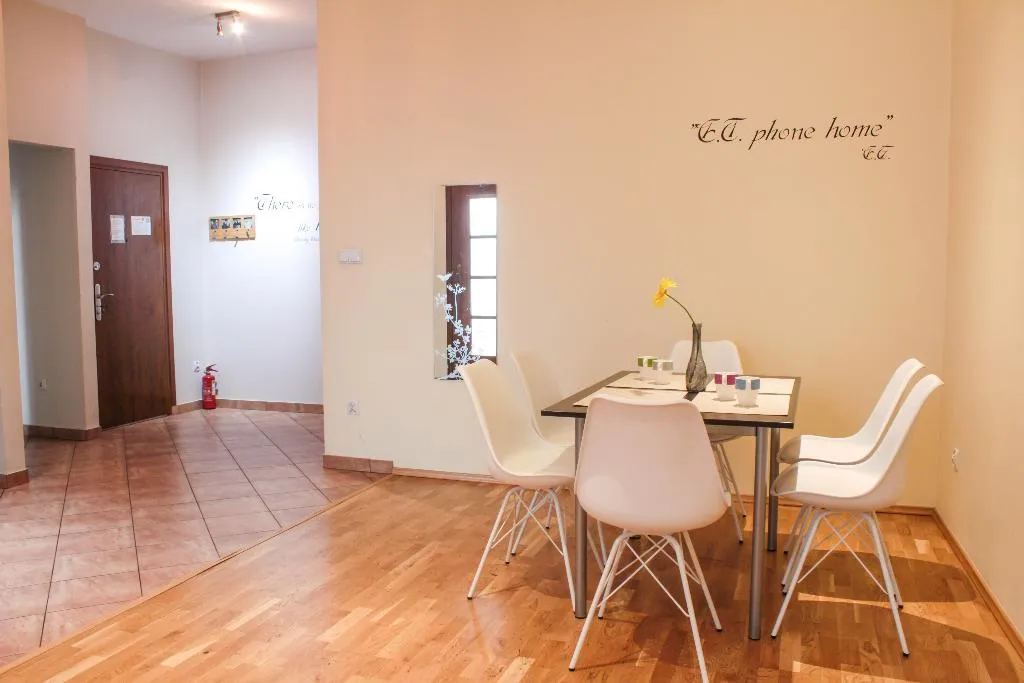 APARTMENT CAPACITY 4 TWO BEDROOMS Room, Old Town Apartments Slawkowska, Krakow
