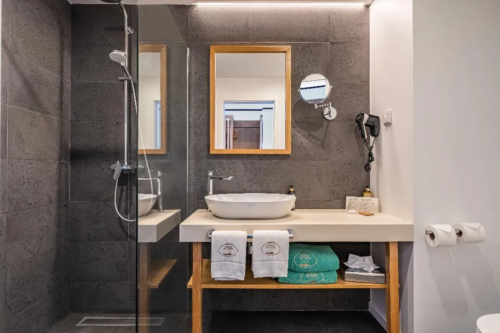 TWIN SUPERIOR Room, Quinta do Furao, Madeira
