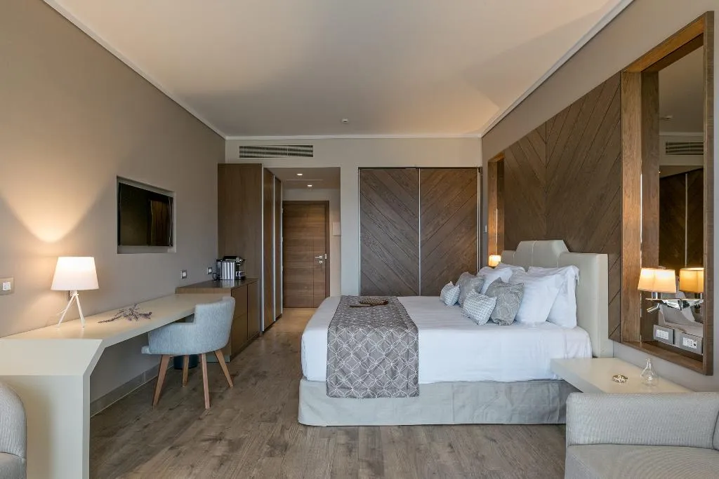 Room DELUXE GARDEN VIEW Room, Miraggio Thermal Spa Resort, Halkidiki