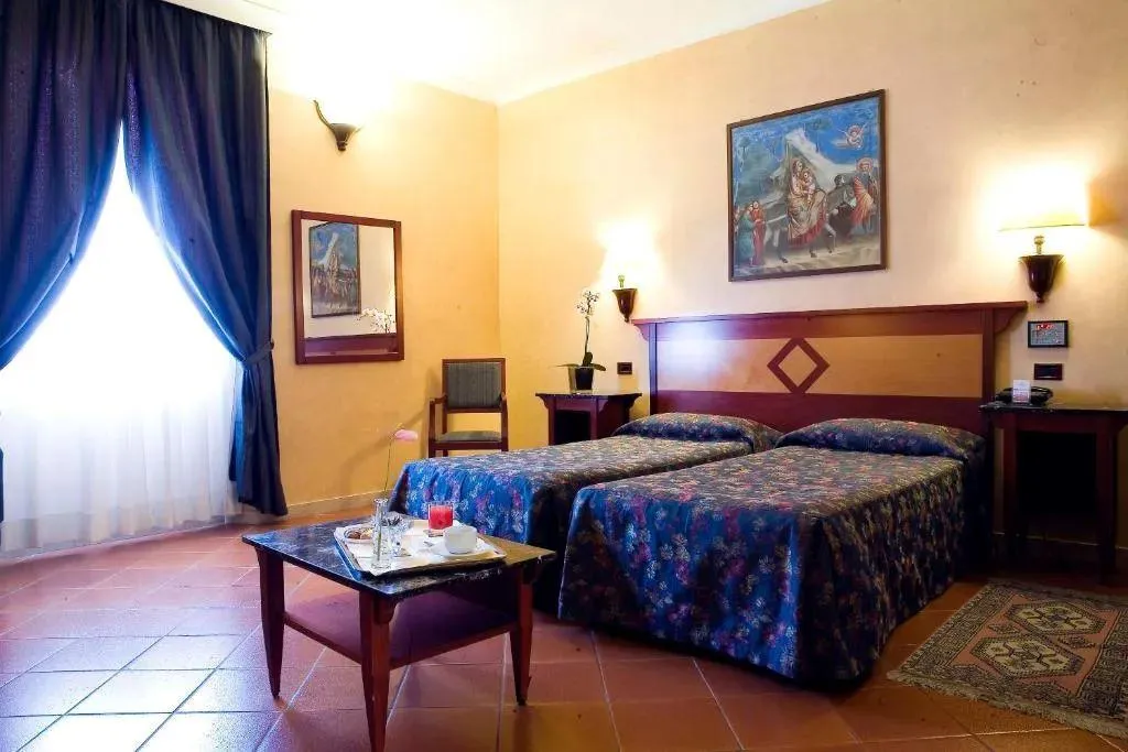 Double or Twin STANDARD Room, Corona D'Italia, Florence