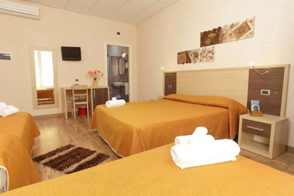 Room, Albergo Maccotta, Palermo